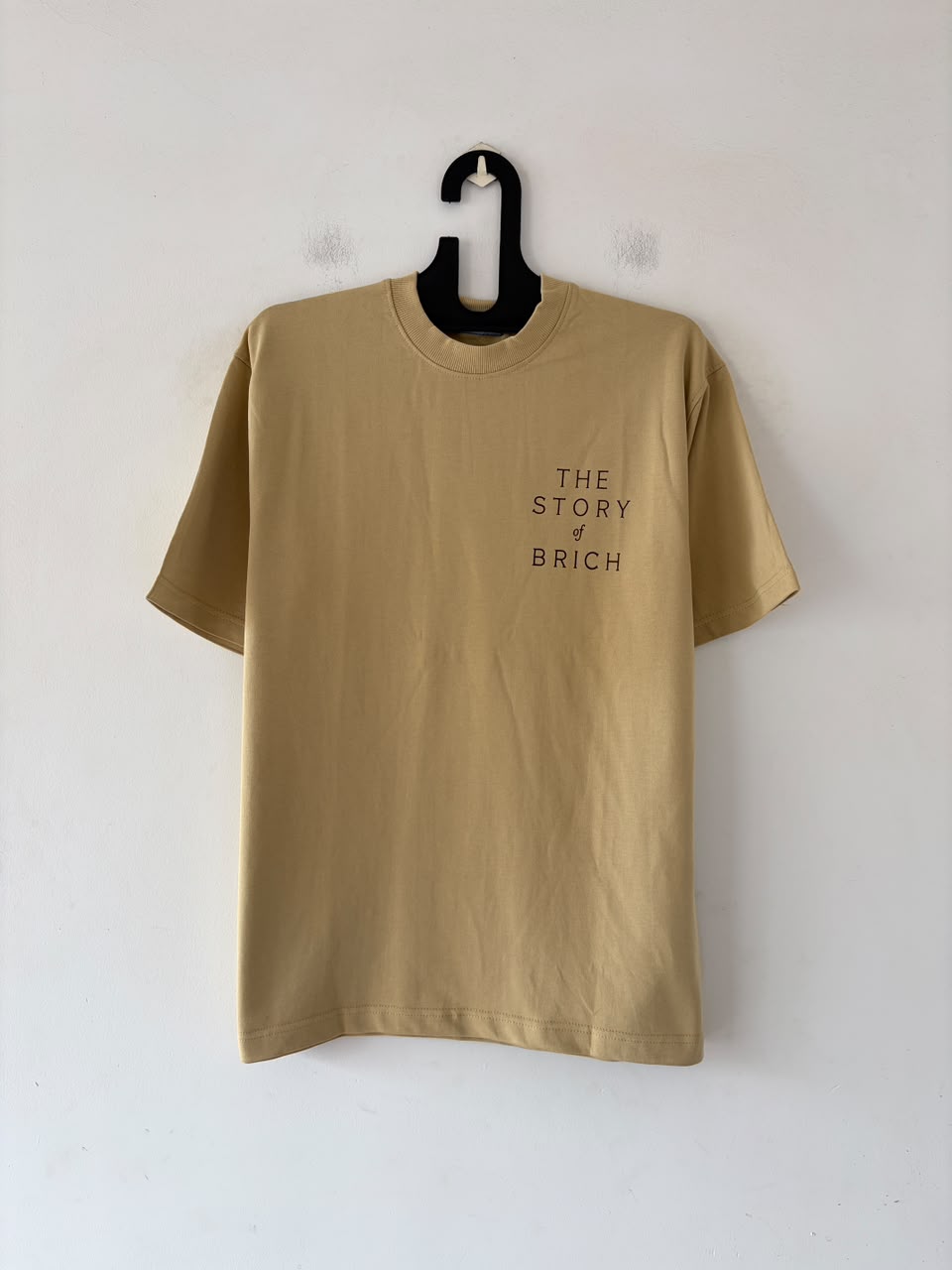 Desert script emblem tee